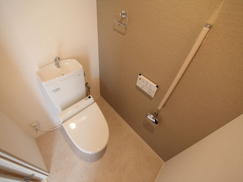 トイレ　温水洗浄暖房便座付きトイレ