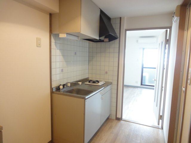 キッチン　同物件別号室写真です。