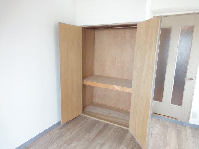 収納　同物件別号室写真です。