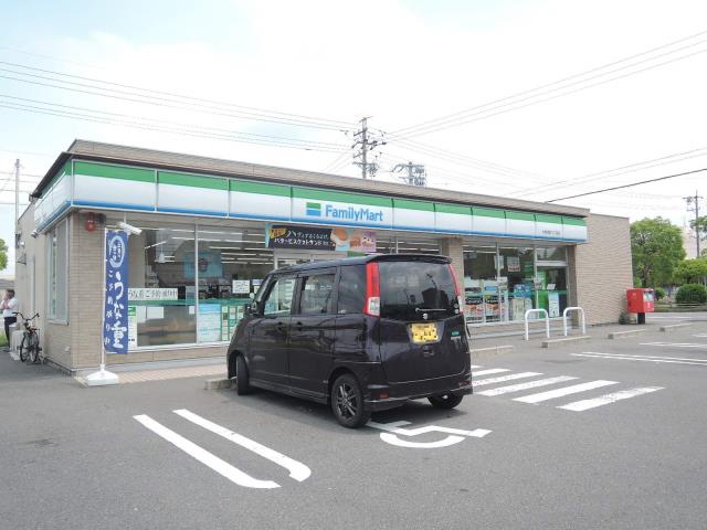 コンビニ　ファミリーマート（コンビニ）まで784m