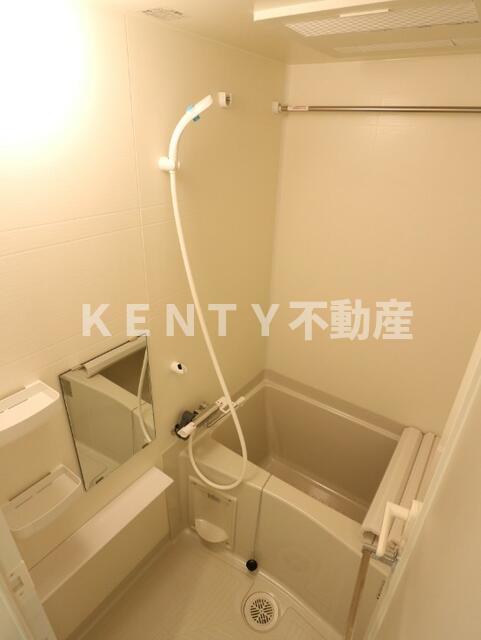 バス・シャワールーム　コンパクトで使いやすいお風呂です