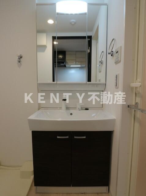 洗面設備　スペースが確保できる洗面所です