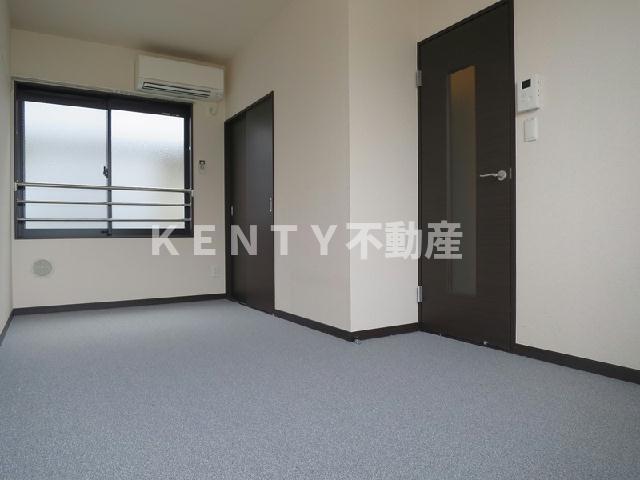 居室・リビング　こちらの居間で趣味の時間をお楽しみください