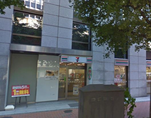 コンビニ　セブンイレブン 日本橋本町3丁目店（コンビニ）まで128m