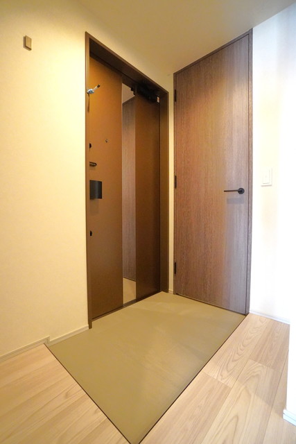 玄関　※写真は同タイプ住戸です。