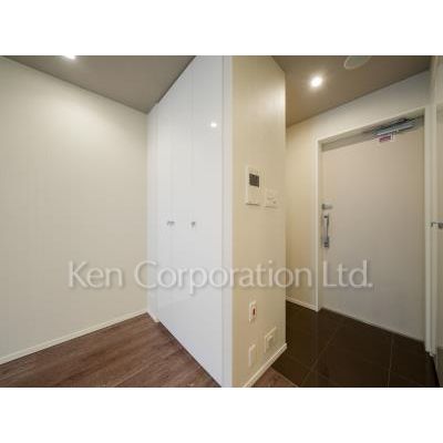 玄関　同タイプ6階のお部屋を撮影。仕様が異なることがあります。