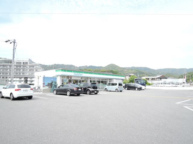 コンビニ　ファミリーマート高知インター店（コンビニ）まで419m