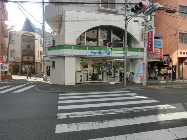 コンビニ　ファミリーマート（コンビニ）まで252m