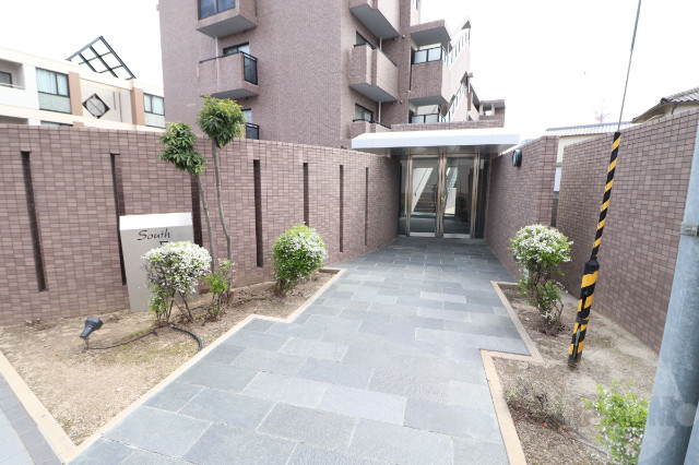 エントランス　明るいエントランス