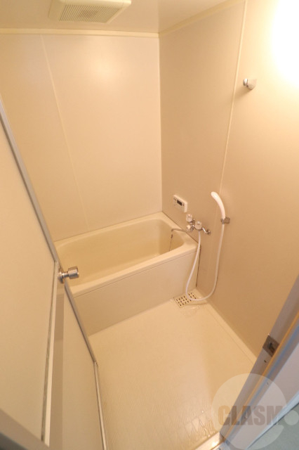 バス・シャワールーム　清潔感のあるバスルーム