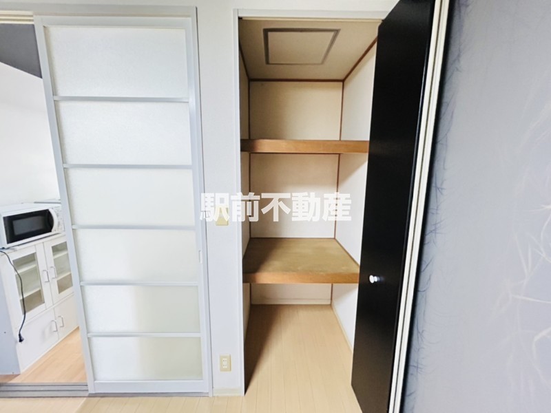 収納　収納には棚あり