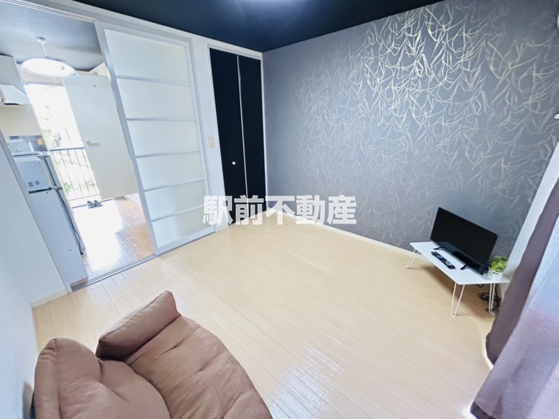 居室・リビング　オシャレなアクセントクロス