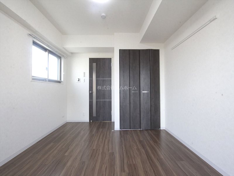 その他　洋室7.2帖　エアコン完備　バルコニーに面しています