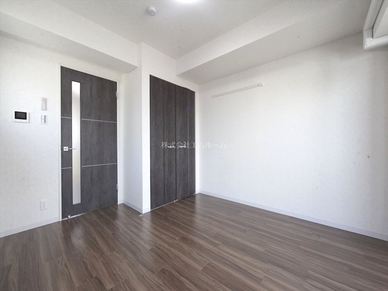 居室・リビング　洋室7.2帖　エアコン完備　バルコニーに面しています