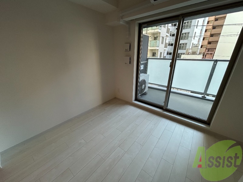 その他部屋・スペース　４．９帖の寝室です。窓が大きく、陽が良く入ります。