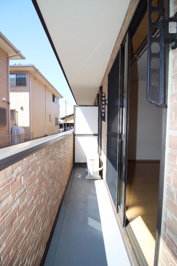 バルコニー　洗濯物が干せるバルコニー