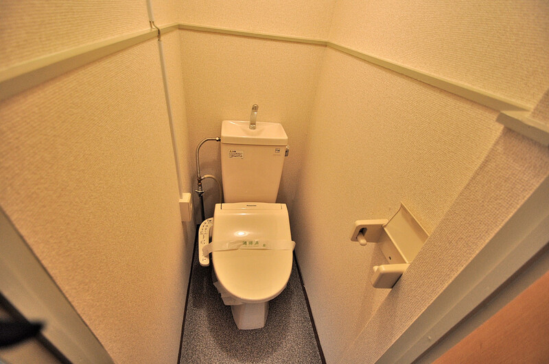 トイレ　ウォシュレットも完備されてるんです。もう買わないでいいんです
