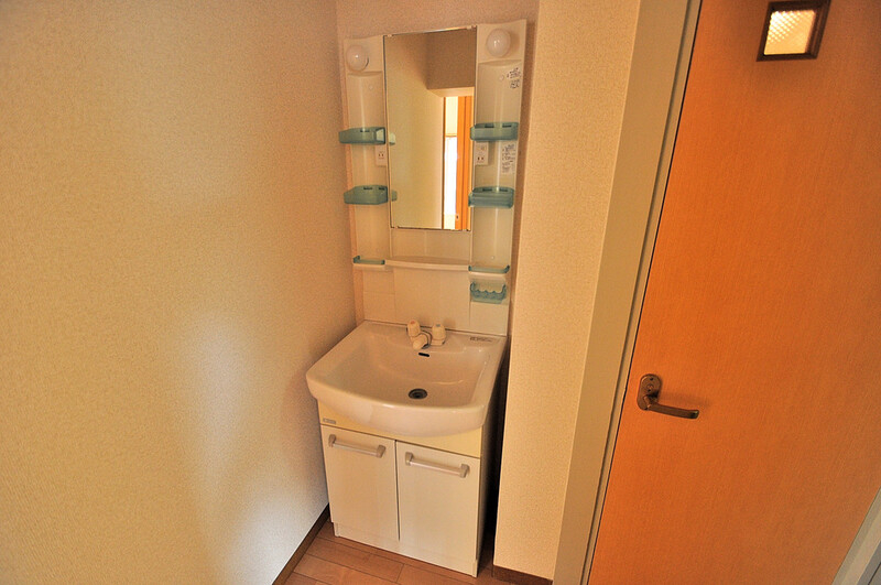 洗面設備　女性の味方。独立洗面台。新品でキレイになってます。嬉しいです