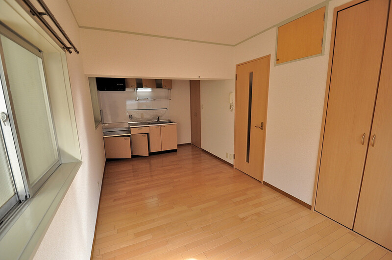 その他設備　ソファーもラクラク置けるこのスペースはお友達も呼べますねー