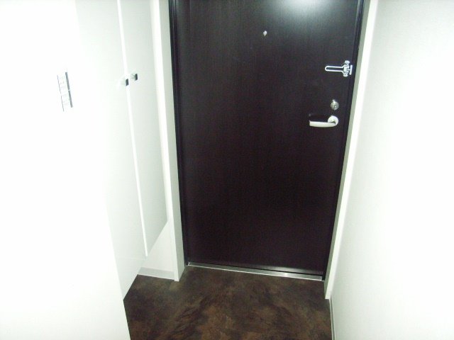 玄関　同物件、別号室のものです。