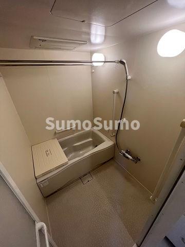 バス・シャワールーム　落ち着いた空間のお風呂です