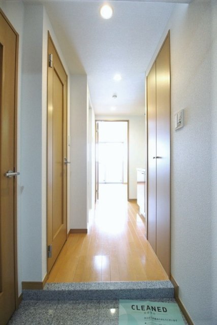 玄関　※別部屋参考写真