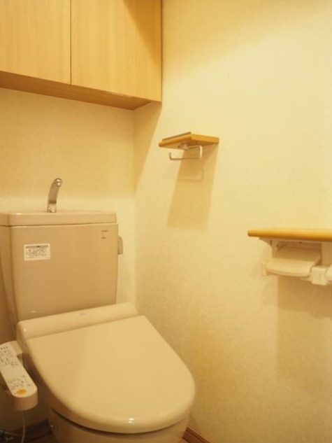 トイレ　温水洗浄便座。