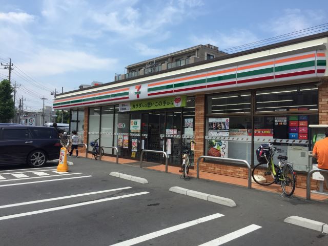 コンビニ　セブンイレブン（コンビニ）まで60m