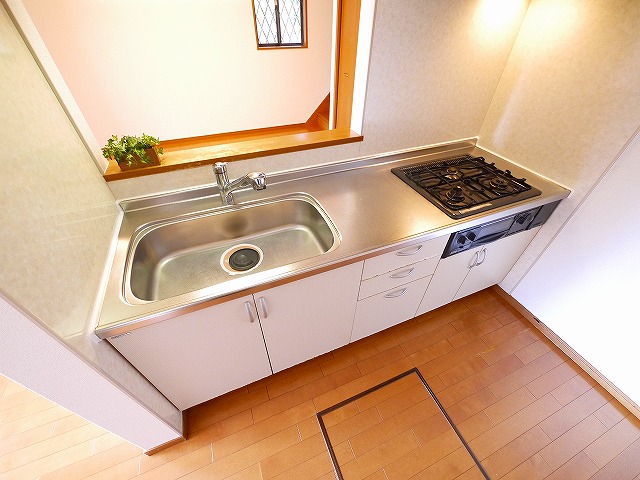 キッチン　コンパクトなキッチンで掃除もラクラク