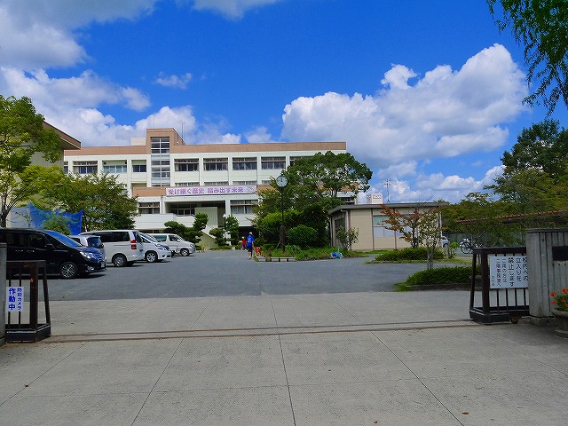 中学校　奈良市立二名中学校（中学校）まで514m