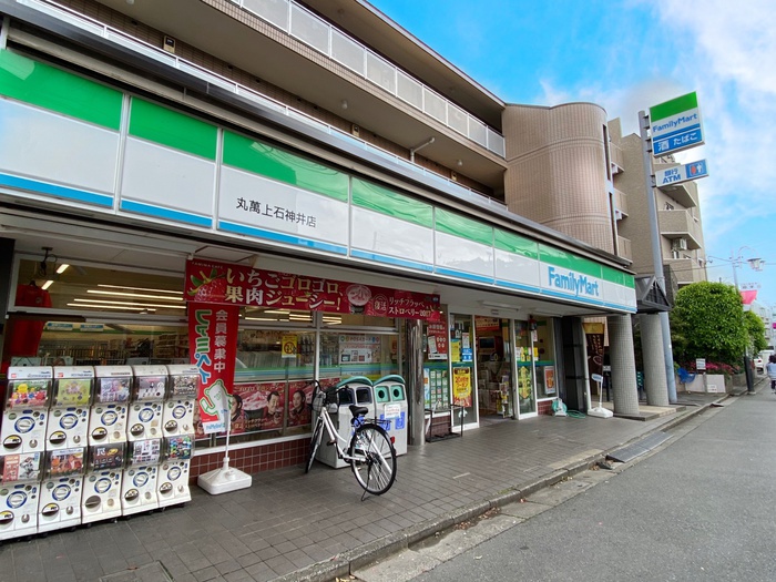 コンビニ　ファミリーマート（コンビニ）まで166m