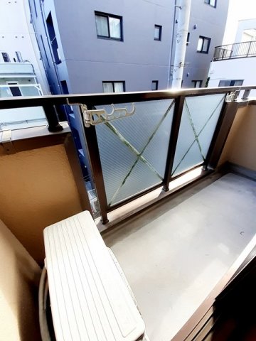 バルコニー　開放的で明るい空間を演出してくれるバルコニーです