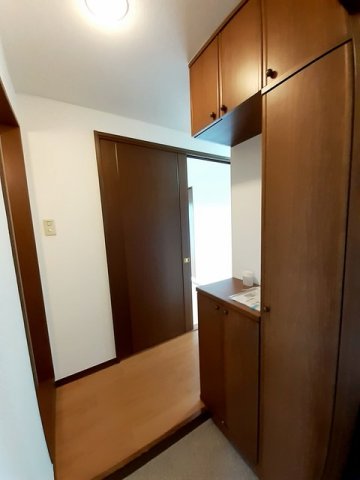 玄関　収納もある玄関です