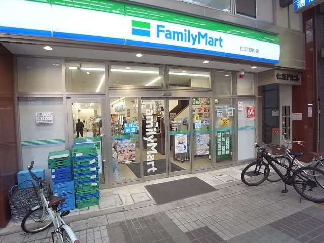 コンビニ　ファミリーマート（コンビニ）まで755m