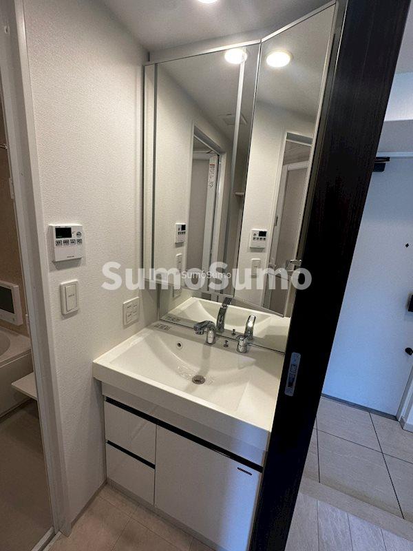 洗面設備　使いやすい洗面所です