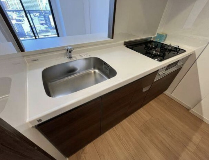 キッチン　コンパクトなキッチンで掃除もラクラク