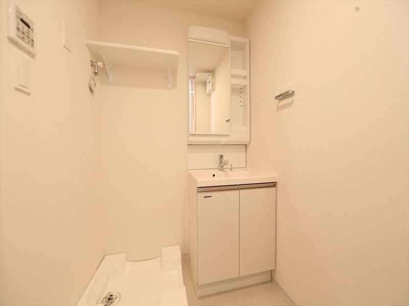 洗面設備　脱衣所　独立洗面台　収納スペース有