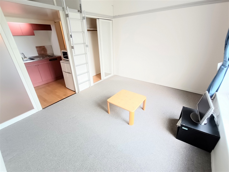 居室・リビング　家電・家具付きのお部屋です。