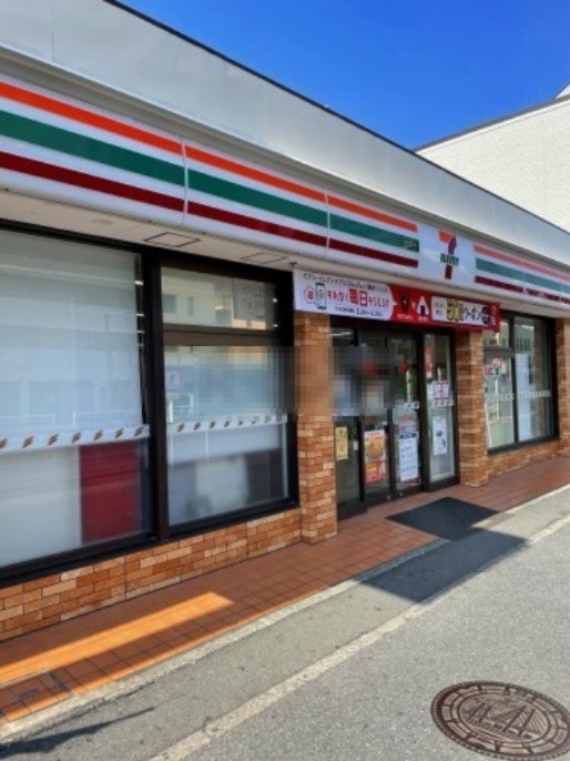 コンビニ　セブン-イレブン 横浜根岸3丁目店（コンビニ）まで384m