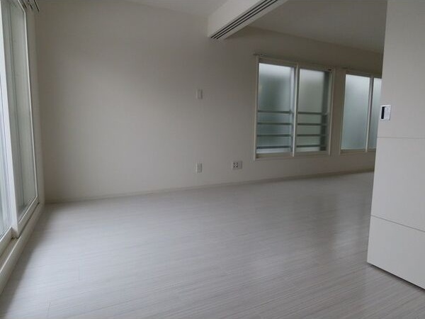 その他部屋・スペース　壁面が多く家具の配置がしやすいです♪