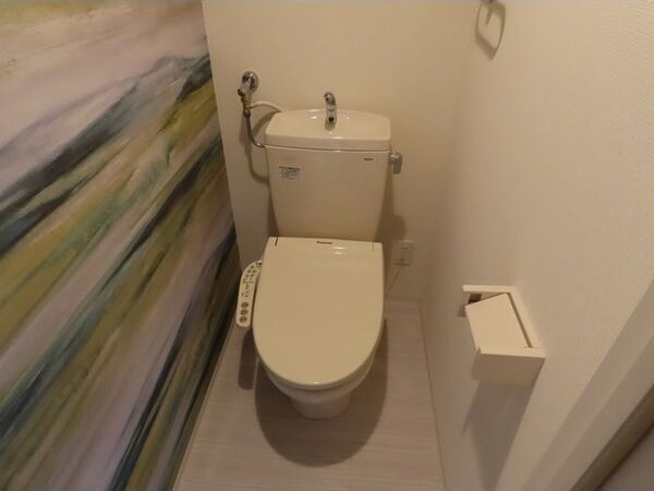 トイレ　嬉しいウォシュレット付きのトイレ！便座温かいですよ♪