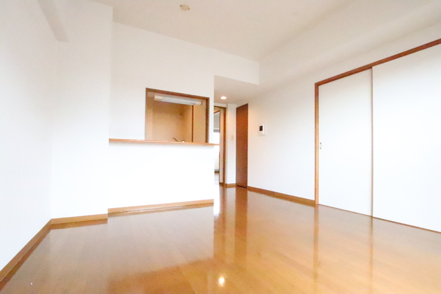 居室・リビング　【※他号室参考写真】１２帖のＬＤＫ