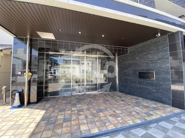 エントランス　オリエンテム　エントランス