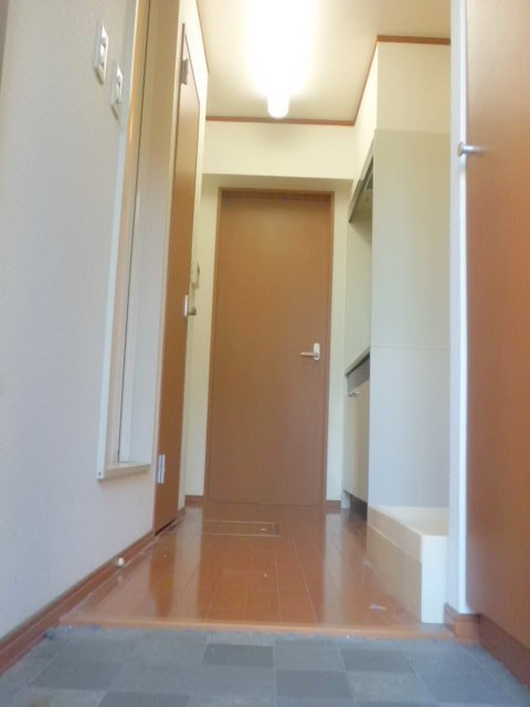 その他部屋・スペース　玄関から室内へ