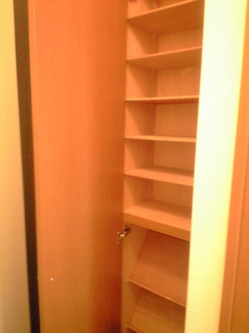 玄関　高さのあるシューズボックス