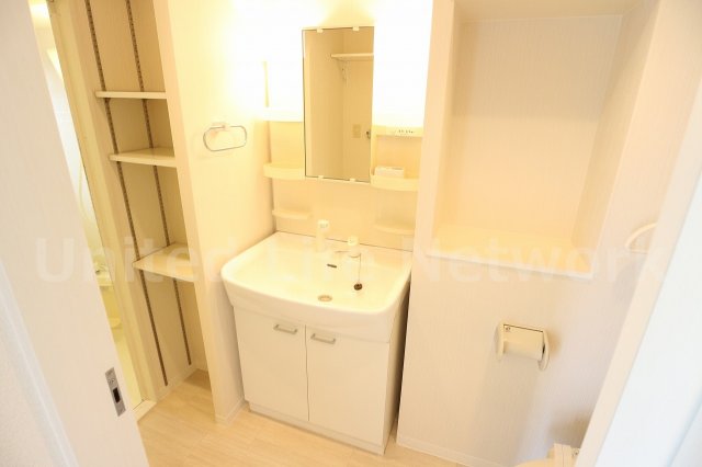 洗面設備　清潔感ある独立洗面台で毎日気持ちよく♪