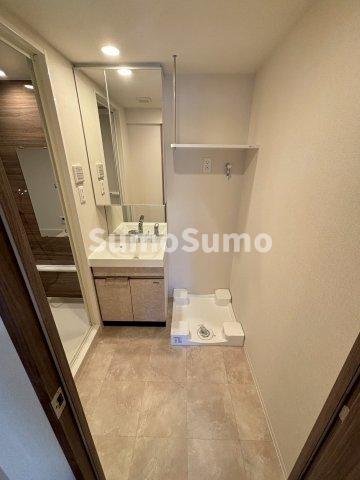 洗面設備　明るい洗面所です