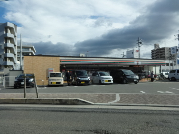 コンビニ　セブンイレブン富田林西口店（コンビニ）まで753m