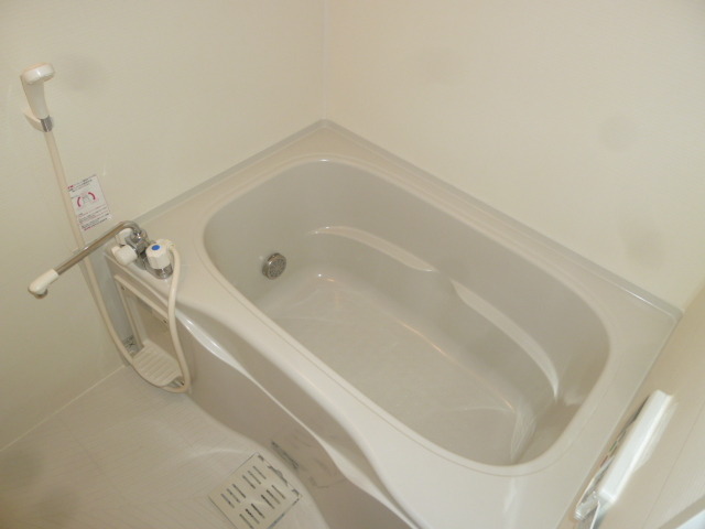 バス・シャワールーム　★追い焚き機能付きバス★