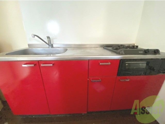 キッチン　シンプルなキッチンです。一人暮らしにはちょうどいいサイズ。